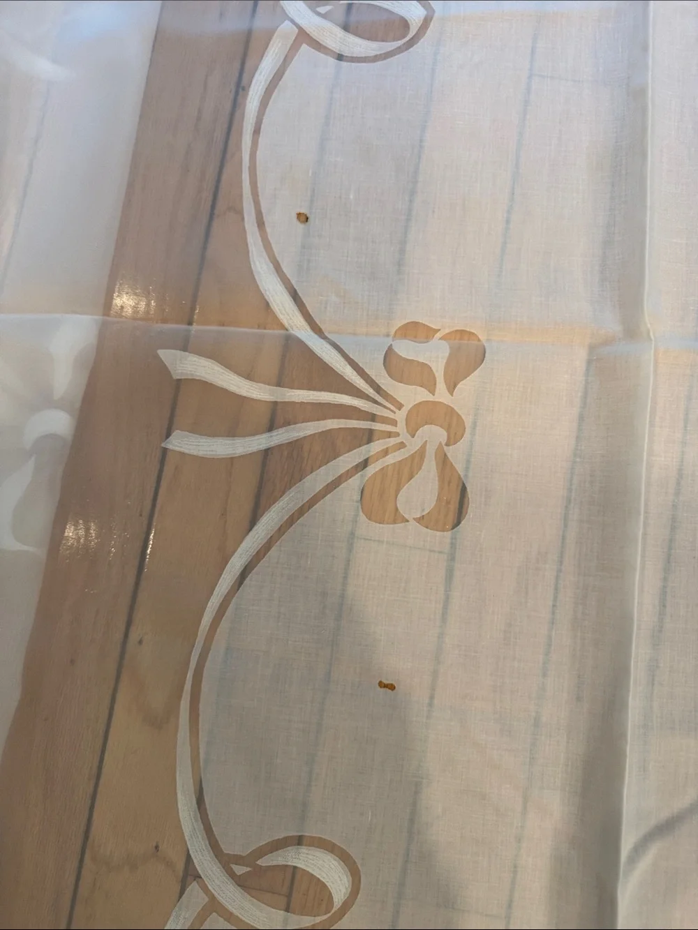 Sheer vintage Scalloped Ribbon Motif tablecloth. 122x63 w/ 8 napkins